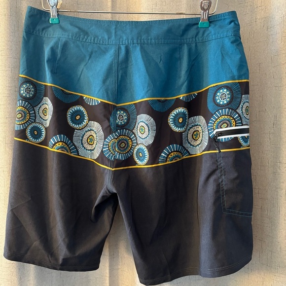 Men’s HT Board Shorts. Size 33. Gray, teal, black and yellow. - Picture 2 of 7